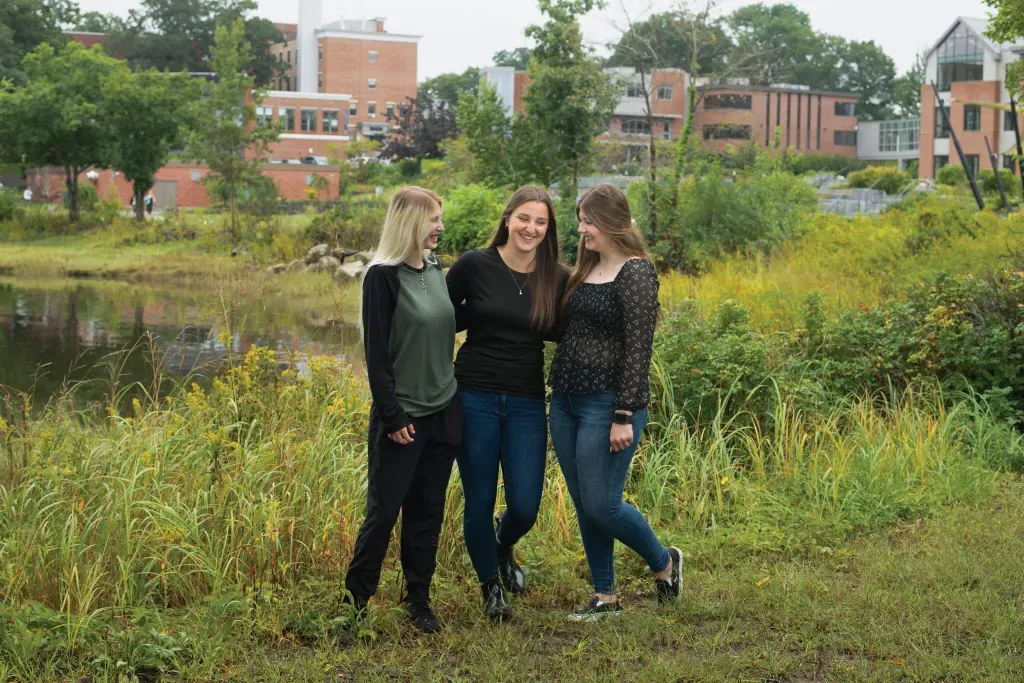 U N E Davis scholars Mali Smith, Emilee Hutchins, and Rachel Colby