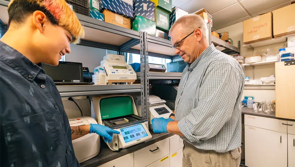 Ruby Motulsky and Markus Frederich working with samples in the lab